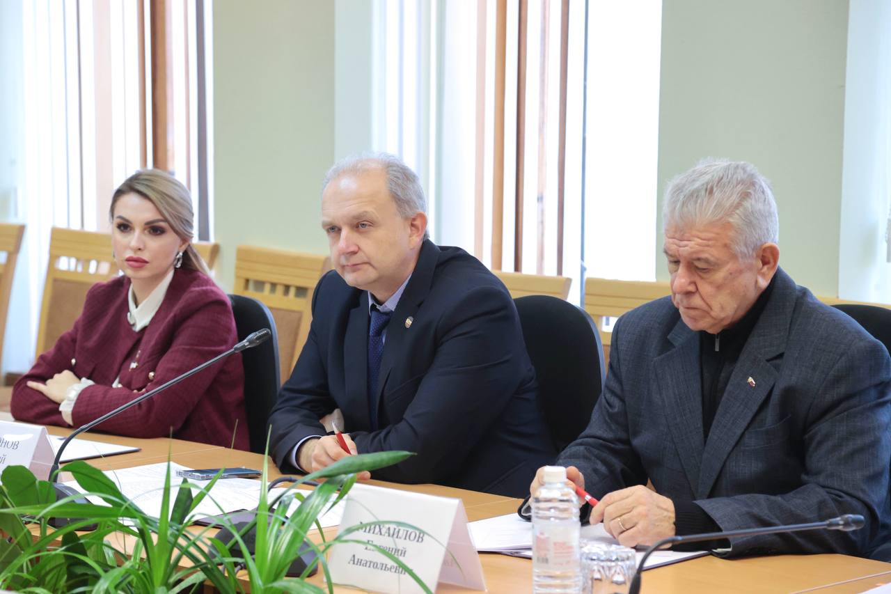 Анастасия Гридчина: Приняла участие в заседании Комитета Государственного Совета Республики Крым по курортам и туризму под председательством Романа Тихончука Анастасия Гридчина: Приняла участие в заседании Комитета Государственного Совета Республики Крым по курортам и туризму под председательством Романа Тихончука