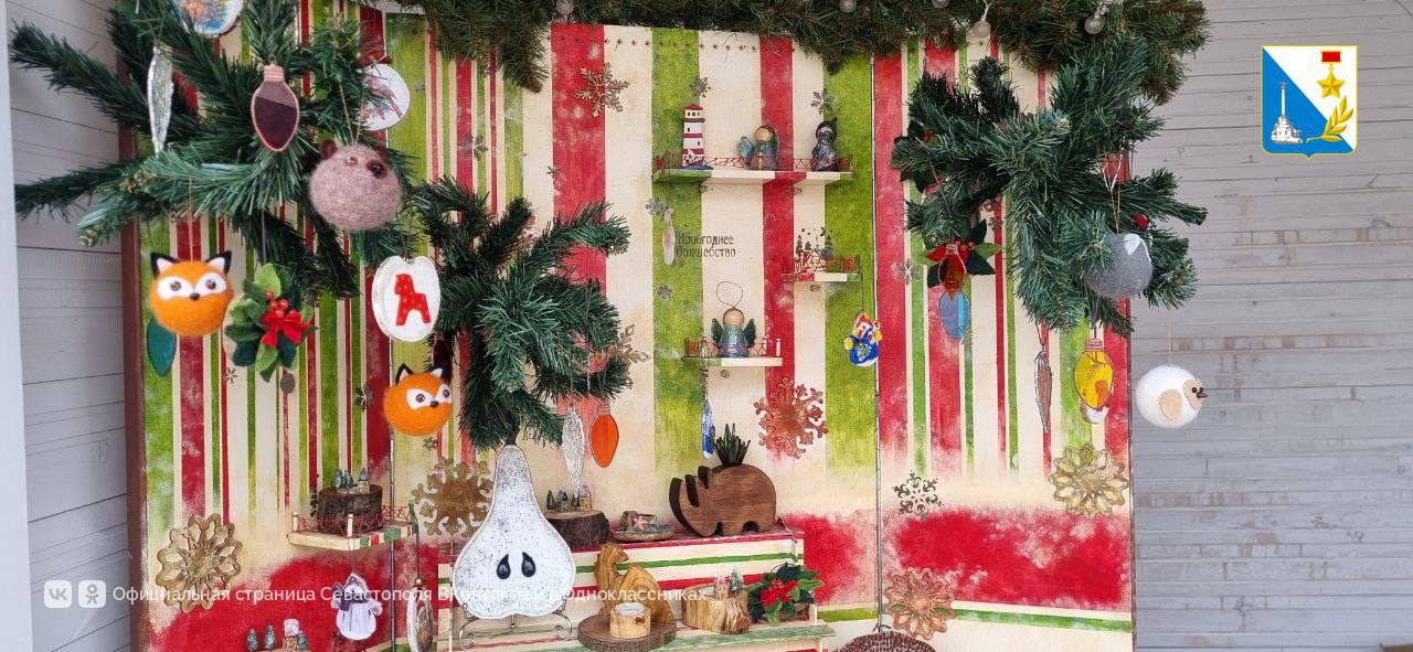 Новогоднюю ярмарку в Севастополе в этом году открыли в Казачьей бухте Новогоднюю ярмарку в Севастополе в этом году открыли в Казачьей бухте