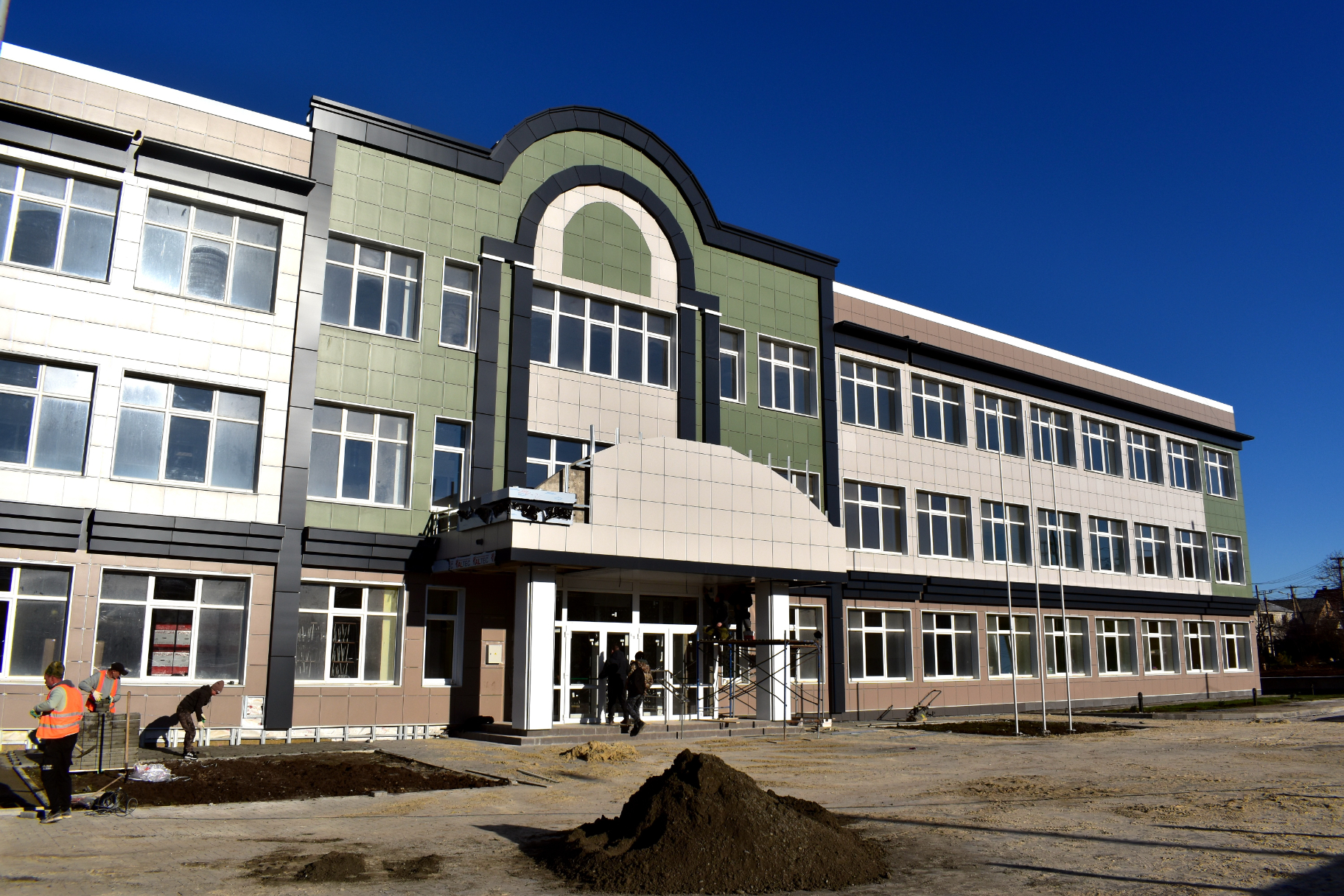 В Новониколаевском микрорайоне Симферополя завершается строительство школы