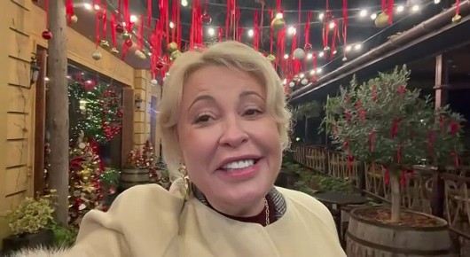 Янина Павленко: Друзья! Уже решили, где будете отмечать Новый год? Дома, в гостях, в ресторане, путешествуя? Пишите в комментариях!