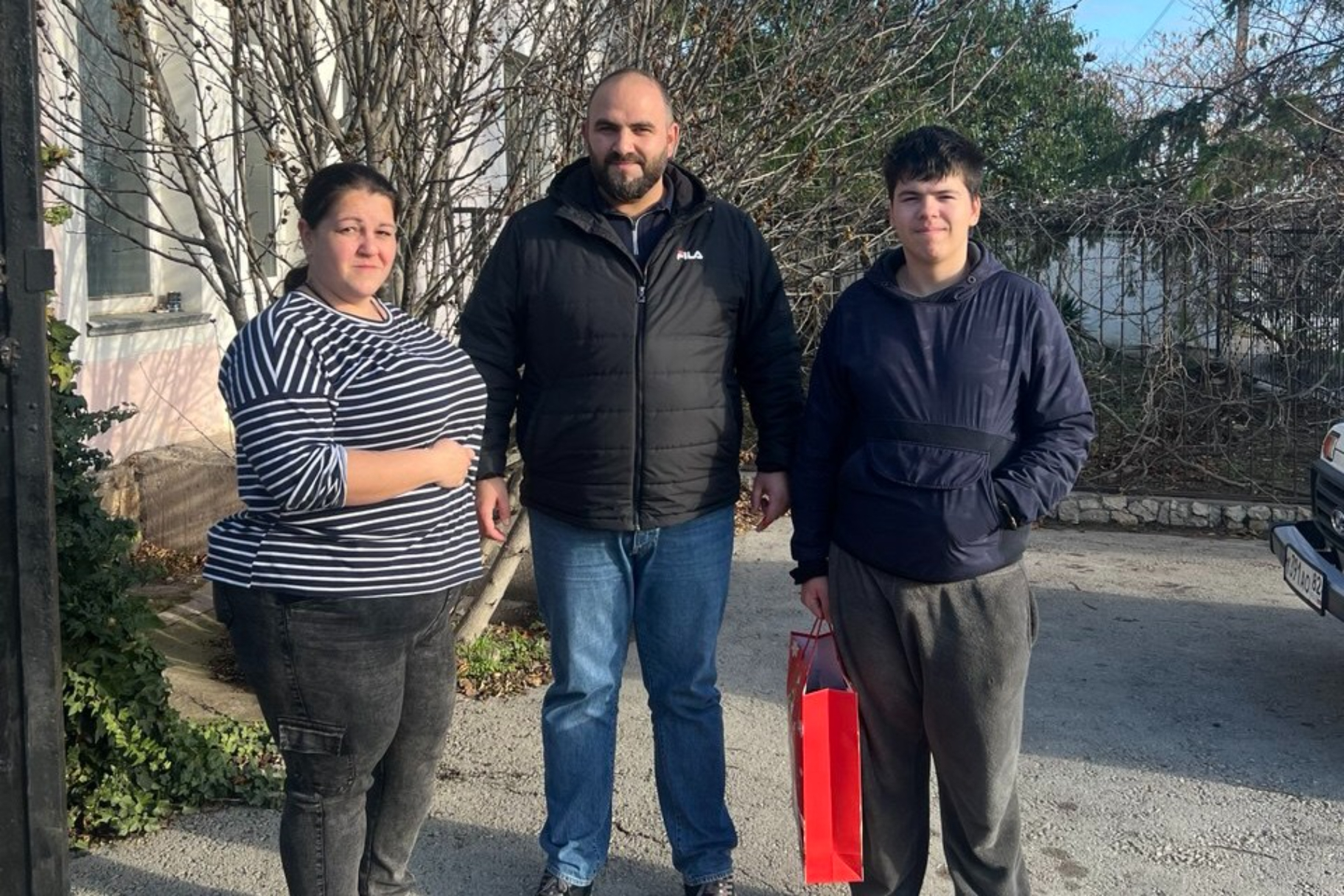 В Феодосии продолжается муниципальная акция «Елка желаний»