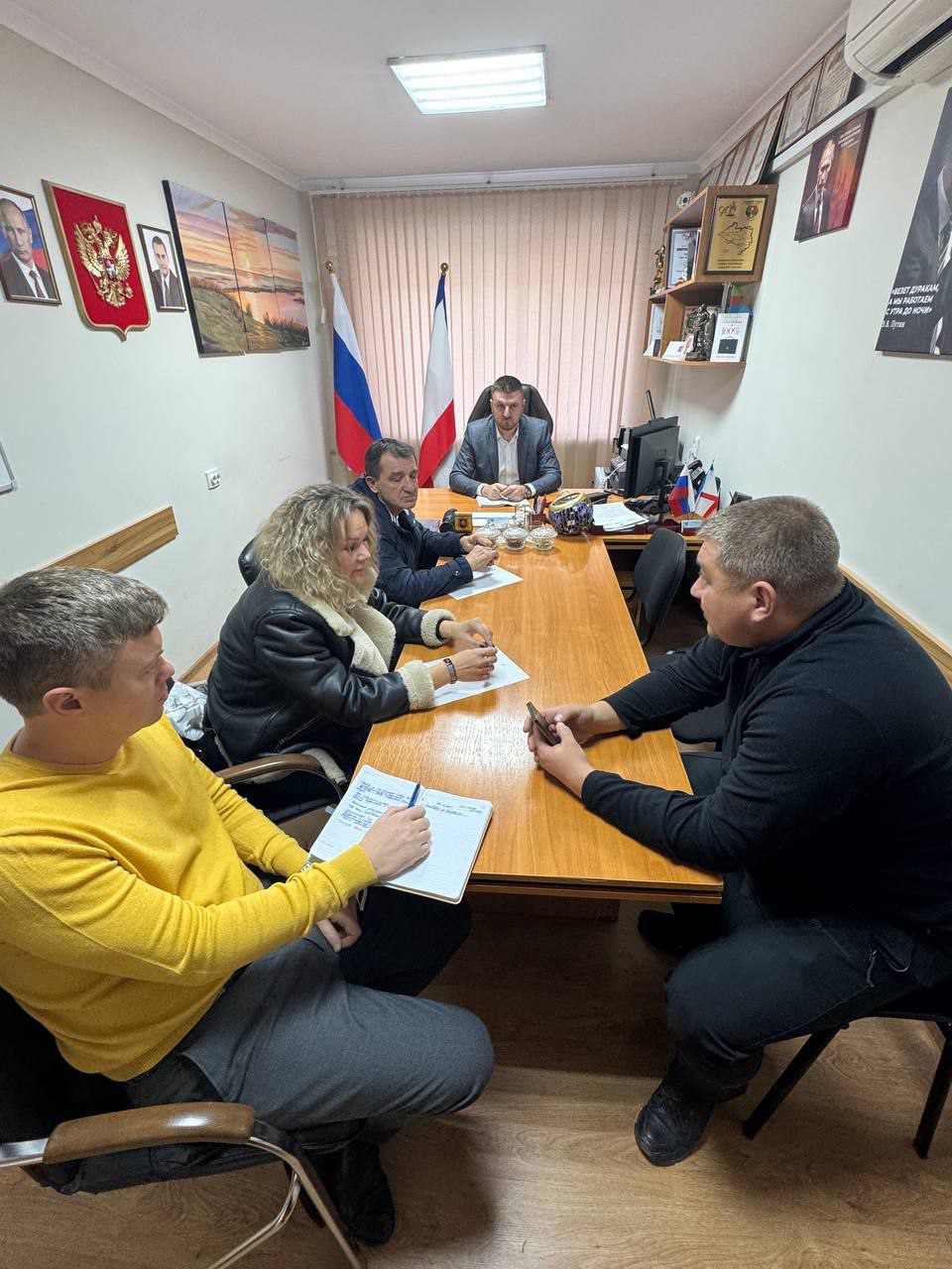 Заместитель главы администрации Сакского района Сергей Кирьянов провел рабочее совещание, в котором приняли участие главы сельских поселений района, а также руководство предприятий ООО «Трасса» и ГУП РК «Крымтроллейбус»...