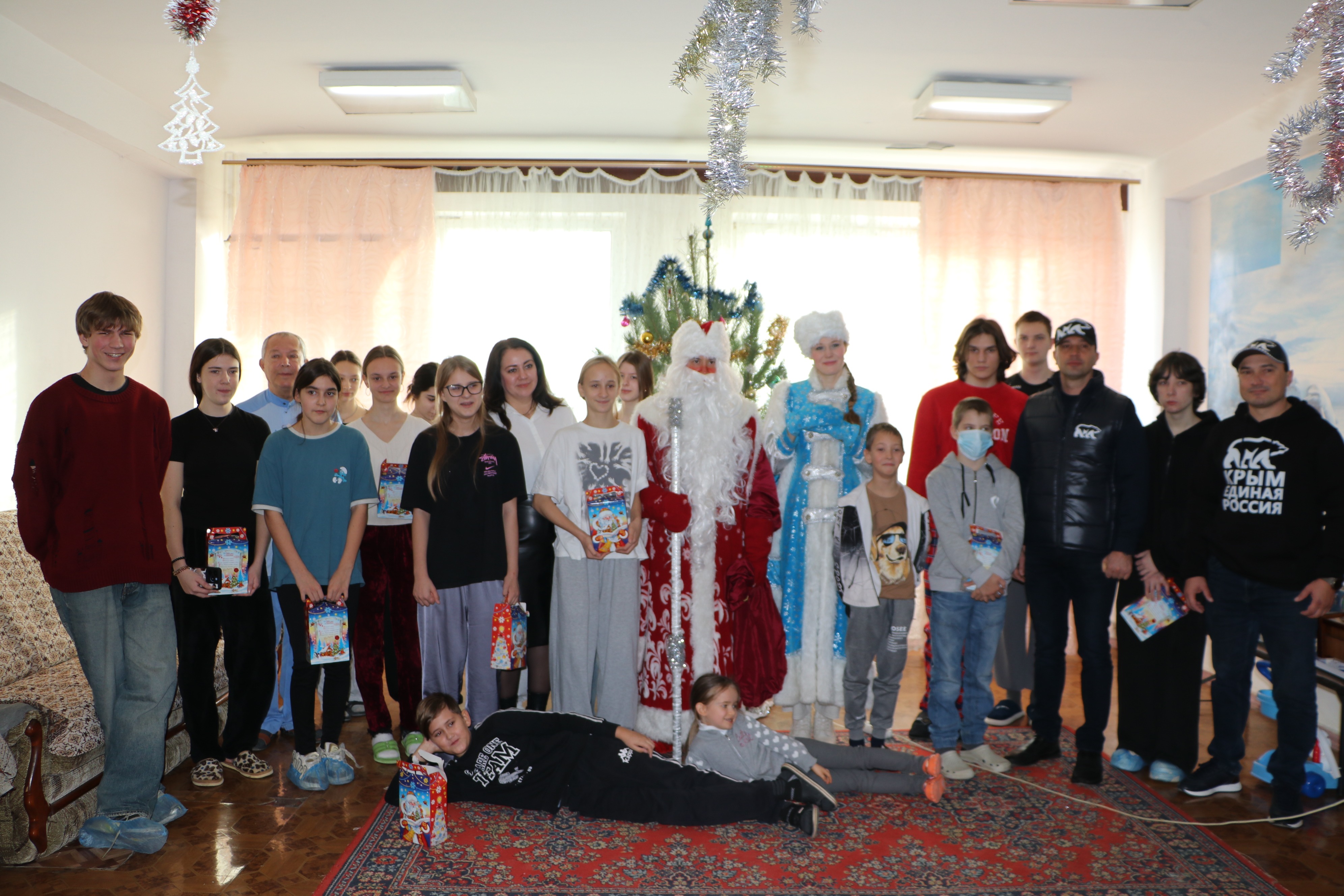 Пациентов детской больницы поздравили с Днём Святого Николая