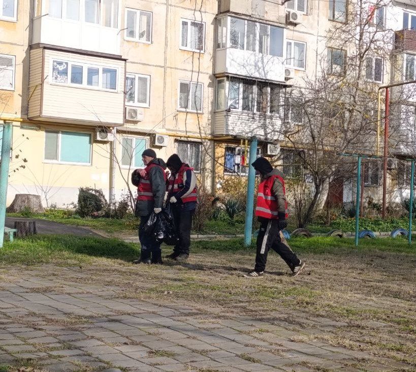 Олег Каторгин: В Керчи ежедневно выполняется комплексная работа по санитарной очистке города Олег Каторгин: В Керчи ежедневно выполняется комплексная работа по санитарной очистке города