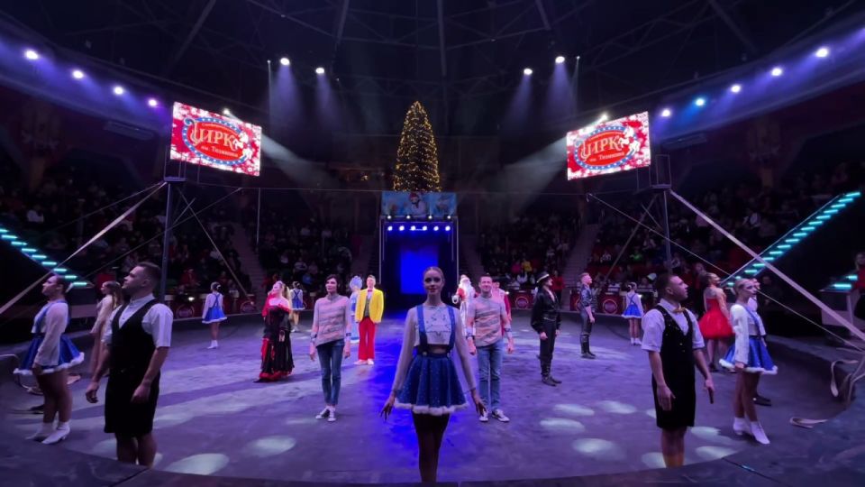 Михаил Назаров: В Симферопольском государственном цирке им. Б. Тезикова под патронатом Главы Республики Крым прошла новогодняя ёлка Михаил Назаров: В Симферопольском государственном цирке им. Б. Тезикова под патронатом Главы Республики Крым прошла новогодняя ёлка