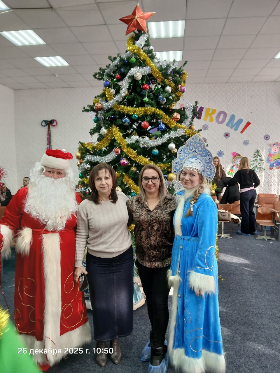 В преддверии Нового года судакские волонтеры посетили Белогорский дом-интернат В преддверии Нового года судакские волонтеры посетили Белогорский дом-интернат