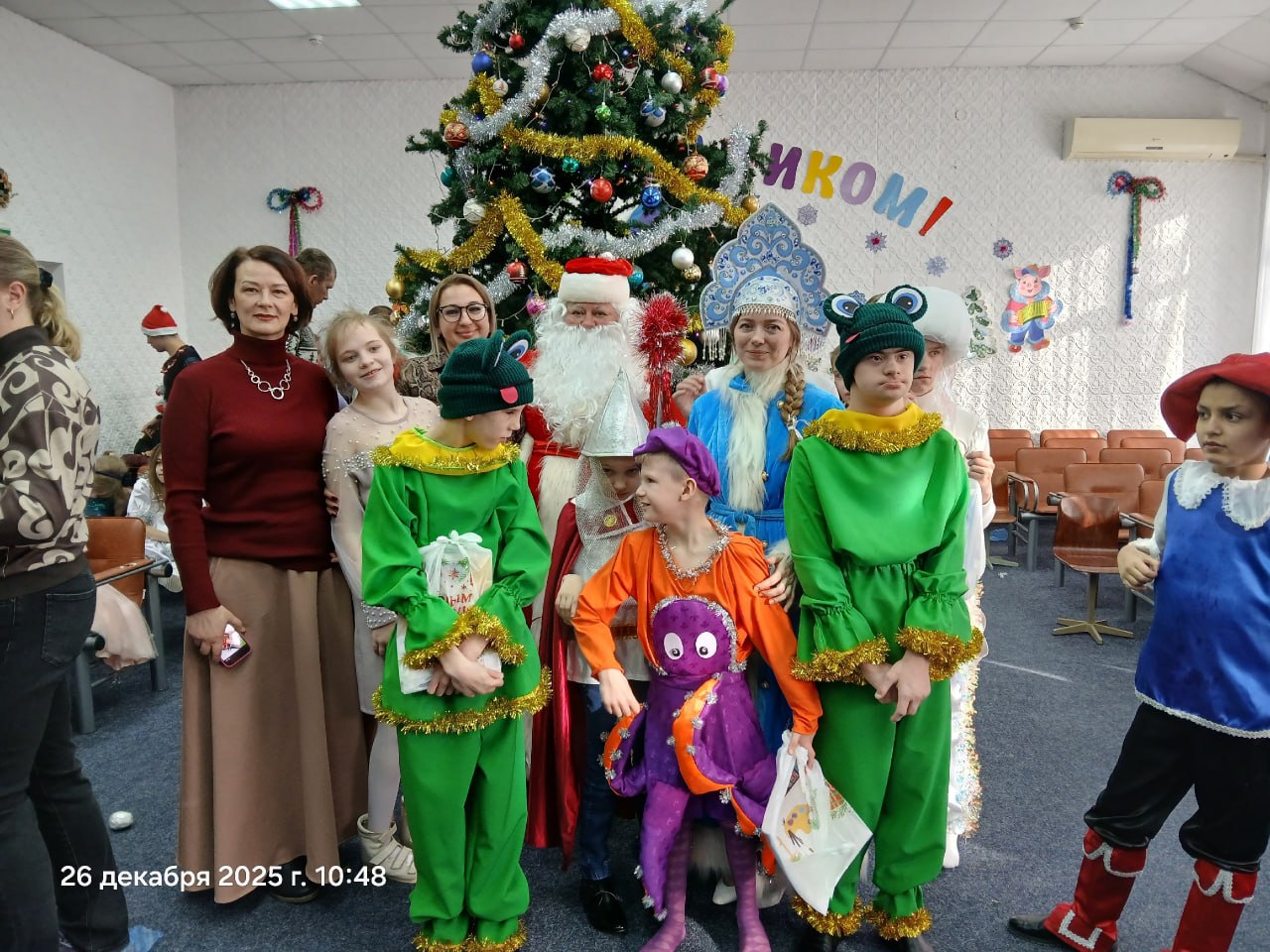В преддверии Нового года судакские волонтеры посетили Белогорский дом-интернат В преддверии Нового года судакские волонтеры посетили Белогорский дом-интернат
