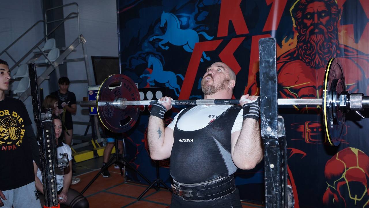 Крымский педагог из учебно-методического центра военно-патриотического воспитания молодежи «Авангард» установил новый рекорд России, Европы и Азии Крымский педагог из учебно-методического центра военно-патриотического воспитания молодежи «Авангард» установил новый рекорд России, Европы и Азии