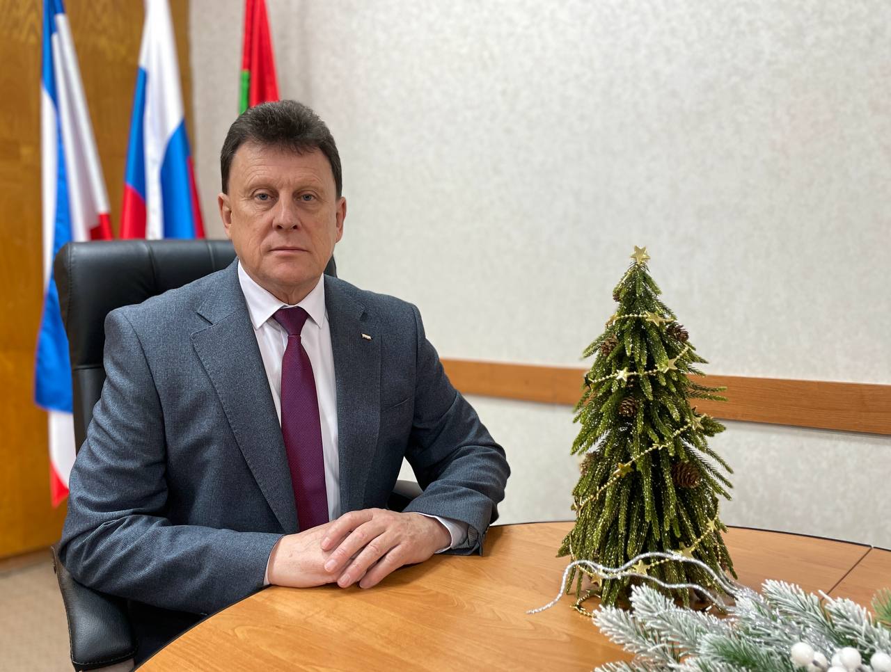 Василий Телиженко: Друзья! С наступающим Новым годом!