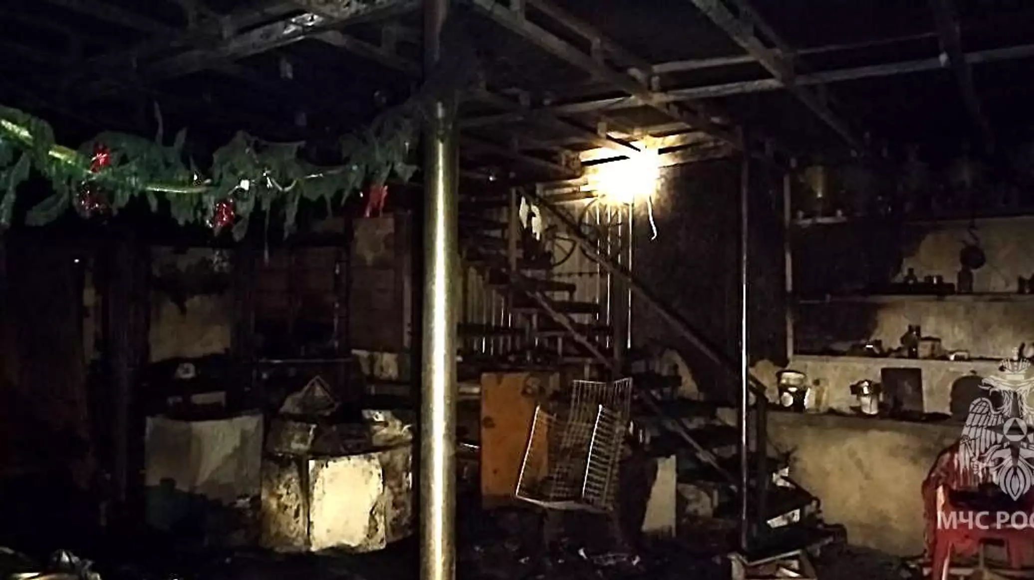 В Севастополе горел двухэтажный дом на 120 "квадратах"