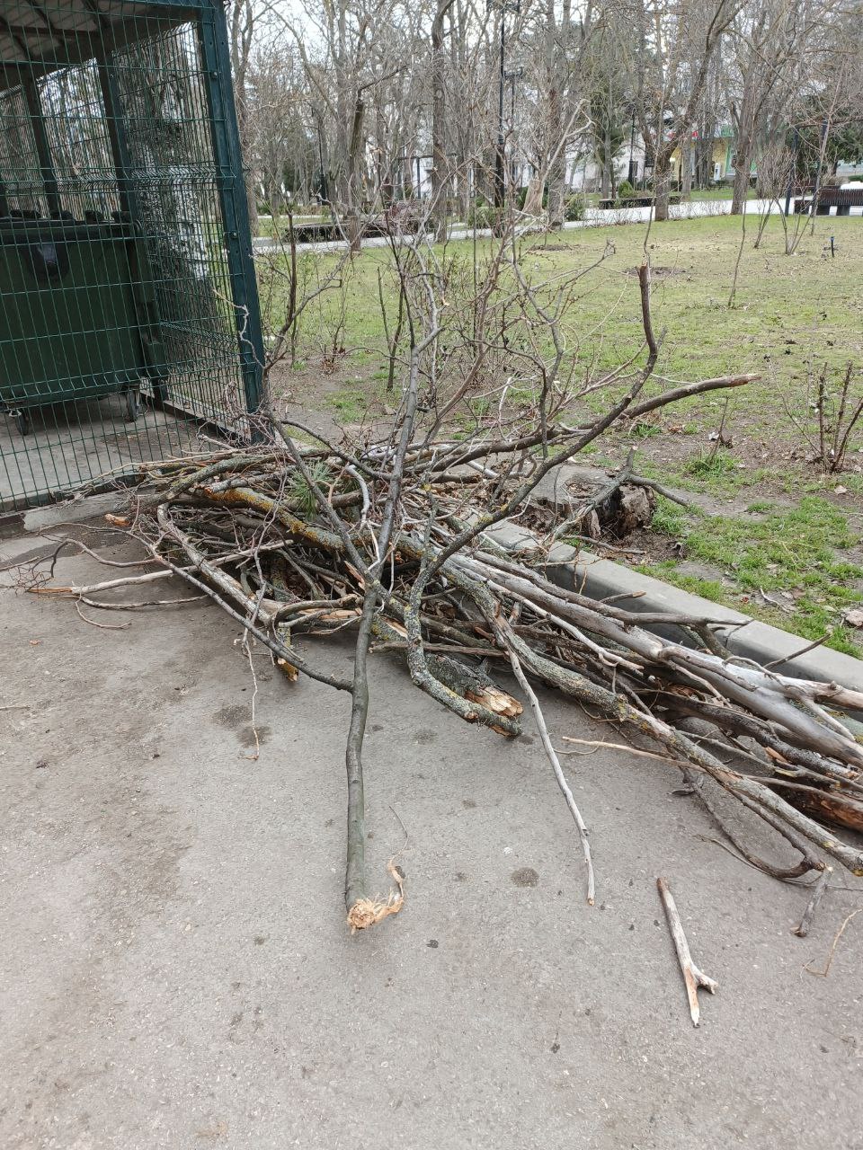 В результате непогоды в Феодосийском округе произошло повреждение памятника в поселке Приморском В результате непогоды в Феодосийском округе произошло повреждение памятника в поселке Приморском
