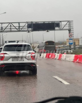 Очередь из 900 машин образовалась на Крымском мосту