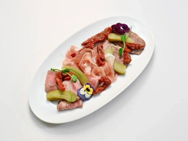 Международная кухня в меню вагона-ресторана поезда №53/54 «Гранд Экспресс» сообщением Санкт-Петербург – Москва