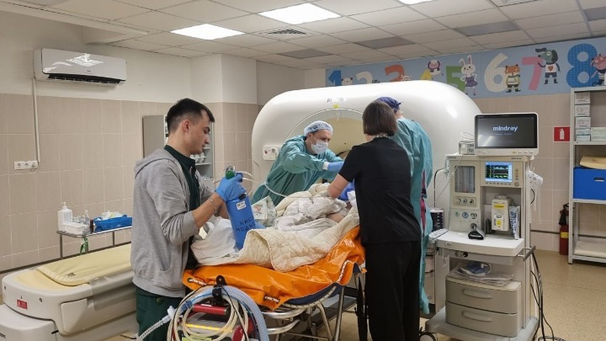 Раненого в Хорлах доставили санавиацией из Крыма в Москву: 12-летний подросток находится в тяжелом состоянии на аппарате ИВЛ