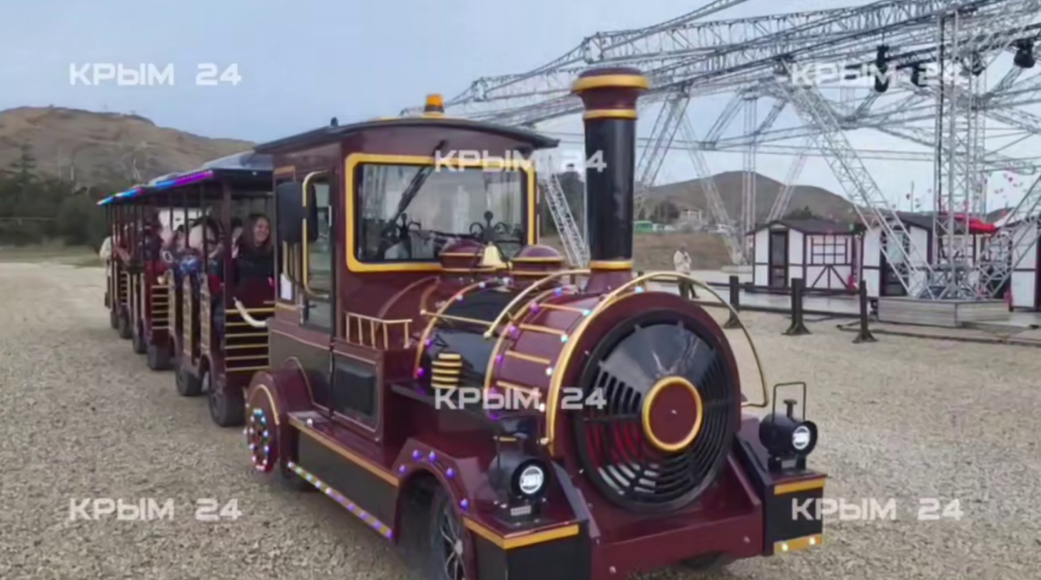 На набережной Судака проходят рождественские гуляния