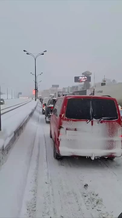 Снежный «армагеддон»: русские города тонут в сугробах