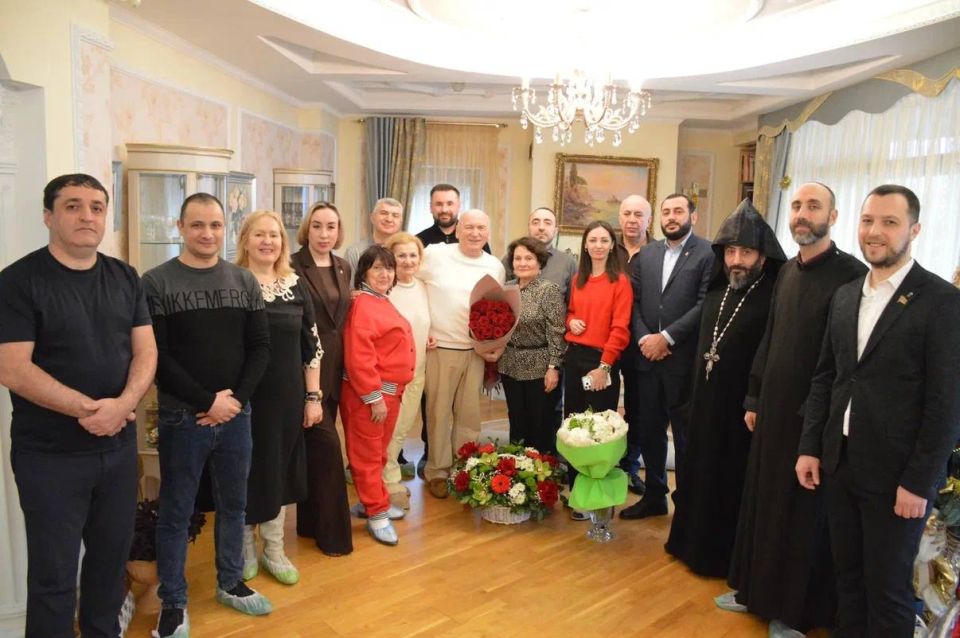 ���������� �����������: ������� 80-������ ������ �������� �������� ������ ������ ���� �������� ������������� �������