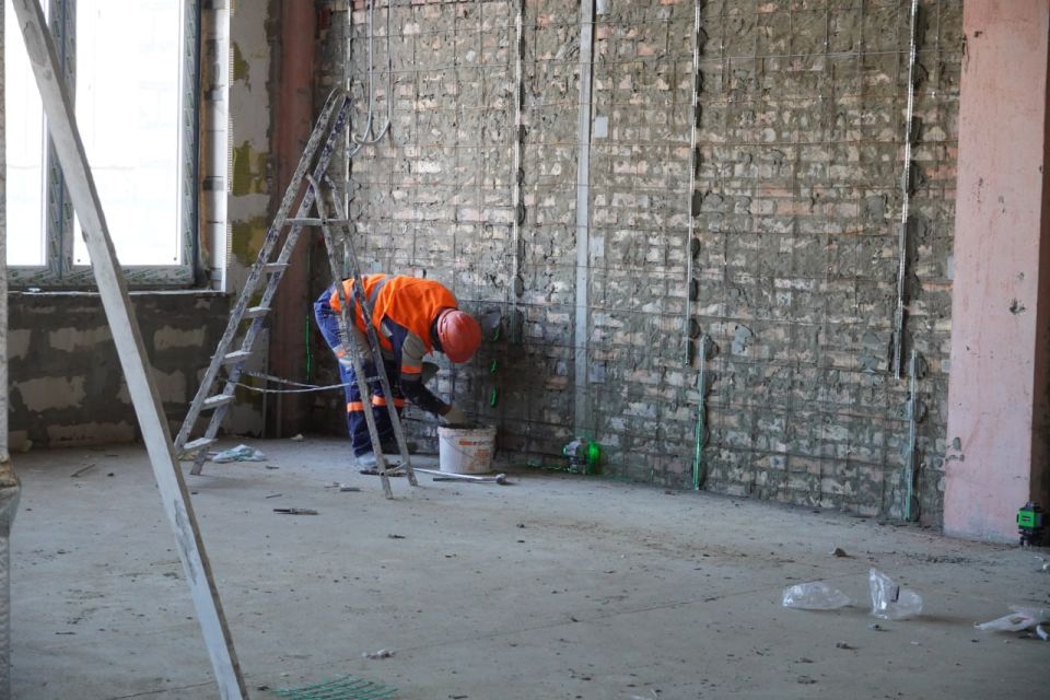 Олег Каторгин: В рамках рабочего визита в Керчь министра строительства и архитектуры Республики Крым Эдуарда Щёголева посетили строящуюся общеобразовательную школу на 800 мест в микрорайоне Марат на улице Архиепископа Луки... Олег Каторгин: В рамках рабочего визита в Керчь министра строительства и архитектуры Республики Крым Эдуарда Щёголева посетили строящуюся общеобразовательную школу на 800 мест в микрорайоне Марат на улице Архиепископа Луки...