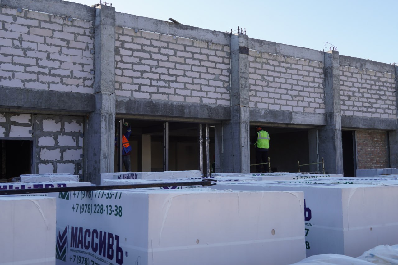 Олег Каторгин: В рамках рабочего визита в Керчь министра строительства и архитектуры Республики Крым Эдуарда Щёголева посетили строящуюся общеобразовательную школу на 800 мест в микрорайоне Марат на улице Архиепископа Луки... Олег Каторгин: В рамках рабочего визита в Керчь министра строительства и архитектуры Республики Крым Эдуарда Щёголева посетили строящуюся общеобразовательную школу на 800 мест в микрорайоне Марат на улице Архиепископа Луки...