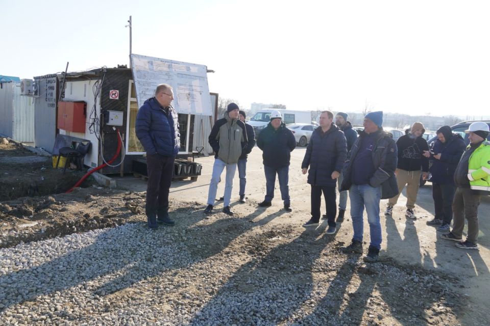 Олег Каторгин: В рамках рабочего визита в Керчь министра строительства и архитектуры Республики Крым Эдуарда Щёголева посетили строящуюся общеобразовательную школу на 800 мест в микрорайоне Марат на улице Архиепископа Луки... Олег Каторгин: В рамках рабочего визита в Керчь министра строительства и архитектуры Республики Крым Эдуарда Щёголева посетили строящуюся общеобразовательную школу на 800 мест в микрорайоне Марат на улице Архиепископа Луки...