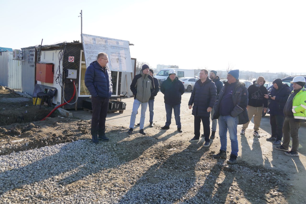 Олег Каторгин: В рамках рабочего визита в Керчь министра строительства и архитектуры Республики Крым Эдуарда Щёголева посетили строящуюся общеобразовательную школу на 800 мест в микрорайоне Марат на улице Архиепископа Луки... Олег Каторгин: В рамках рабочего визита в Керчь министра строительства и архитектуры Республики Крым Эдуарда Щёголева посетили строящуюся общеобразовательную школу на 800 мест в микрорайоне Марат на улице Архиепископа Луки...