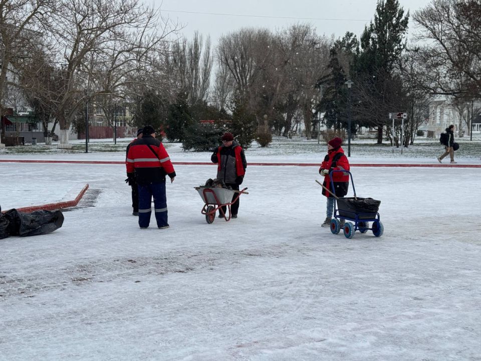 Олег Каторгин: Вторые сутки в Керчи идет снег, установилась минусовая температура Олег Каторгин: Вторые сутки в Керчи идет снег, установилась минусовая температура