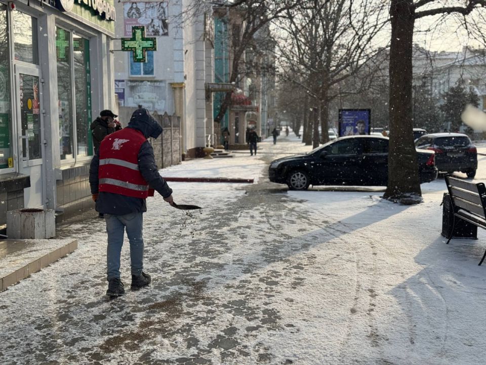 Олег Каторгин: Вторые сутки в Керчи идет снег, установилась минусовая температура Олег Каторгин: Вторые сутки в Керчи идет снег, установилась минусовая температура