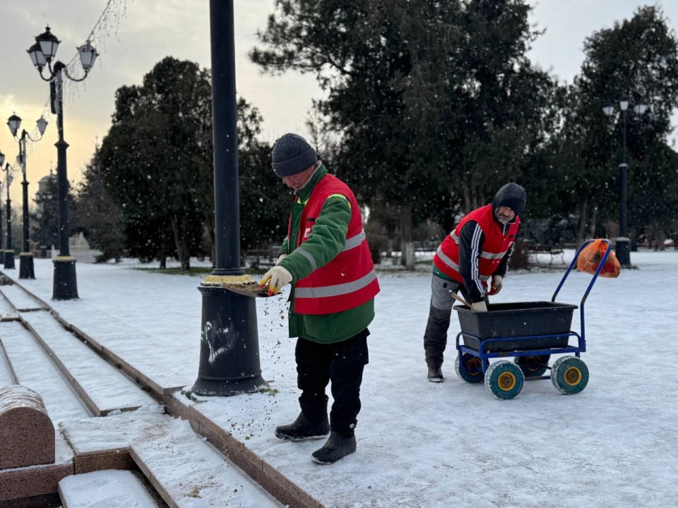 Олег Каторгин: Вторые сутки в Керчи идет снег, установилась минусовая температура Олег Каторгин: Вторые сутки в Керчи идет снег, установилась минусовая температура