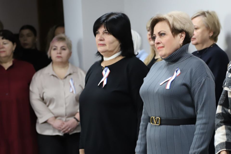 В холле здания администрации состоялось открытие тематической фотовыставки, посвящённой Дню Республики Крым В холле здания администрации состоялось открытие тематической фотовыставки, посвящённой Дню Республики Крым