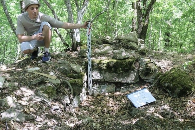 Первая за 150 лет: под Севастополем археологи нашли древнюю византийскую крепость Первая за 150 лет: под Севастополем археологи нашли древнюю византийскую крепость