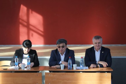 Руководители Феодосии провели встречу с коллективом школы №2