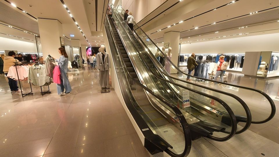 Травмпункт назначения: в Симферополе вышедший из строя эскалатор серьезно повредил ногу 10-летней девочке