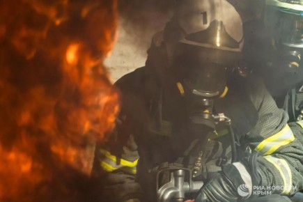 Пожар на портовых терминалах на Кубани тушат более 200 человек и 50 единиц техники