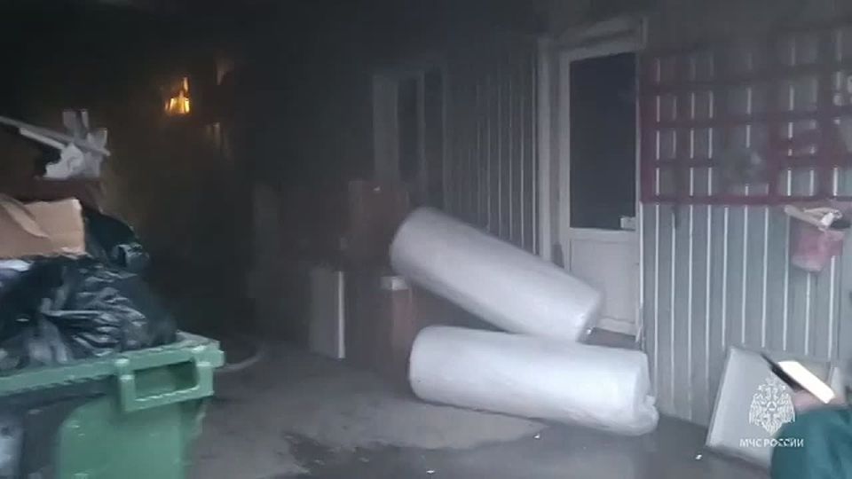 Сотрудники МЧС России ликвидировали пожар в магазине
