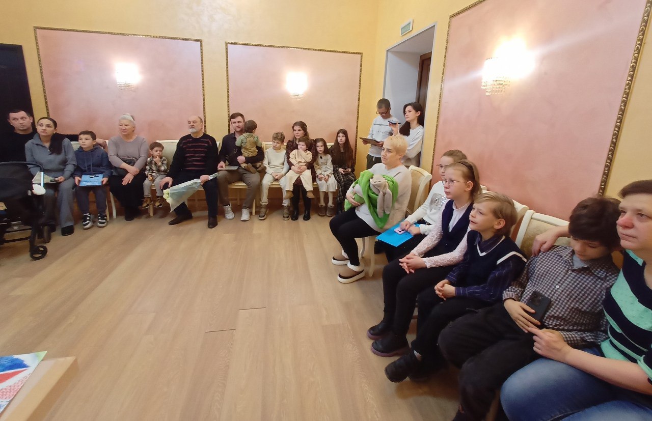 Алуштинский городской отдел ЗАГС организовал теплое и значимое мероприятие для многодетных семей под названием «Статус многодетной семьи в нашем государстве» Алуштинский городской отдел ЗАГС организовал теплое и значимое мероприятие для многодетных семей под названием «Статус многодетной семьи в нашем государстве»