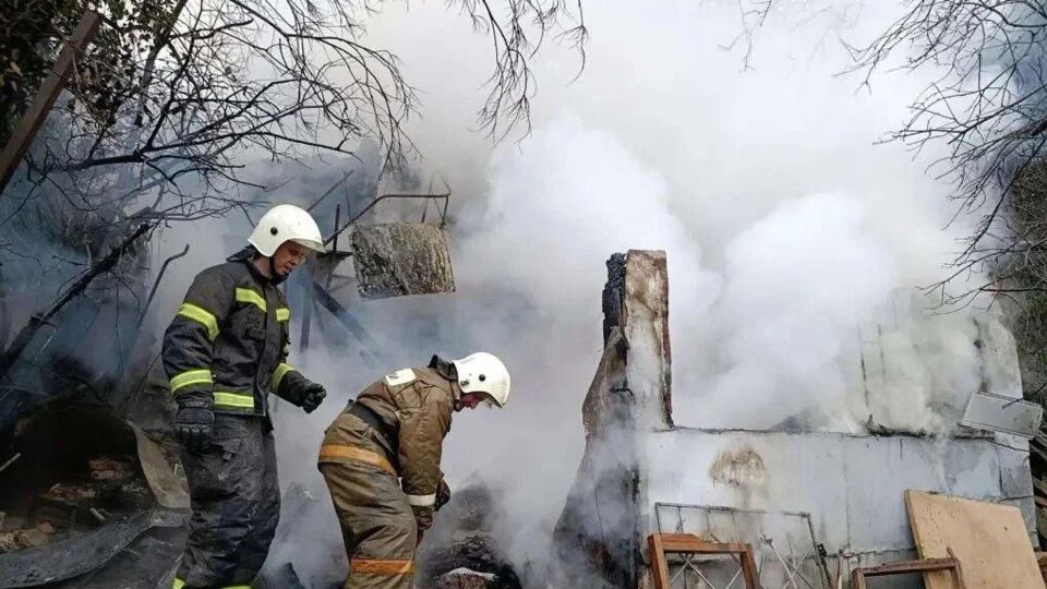 В Крыму на пожаре спасли женщину