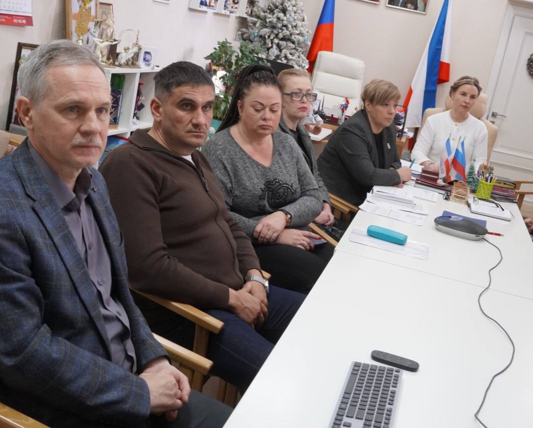 Ольга Торубарова: Совместно со своими заместителями: Сергеем Александровичем Гниздыло и Анной Анатольевной Бакаловой провели первое установочное рабочее совещание с руководителями подведомственных учреждений Ольга Торубарова: Совместно со своими заместителями: Сергеем Александровичем Гниздыло и Анной Анатольевной Бакаловой провели первое установочное рабочее совещание с руководителями подведомственных учреждений