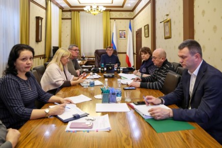 Юрий Гоцанюк: Держим на контроле вопрос своевременного заключения контрактов в рамках госпрограммы «Социально-экономическое развитие Республики Крым и г. Севастополя», межправительственного соглашения между Республикой Крым...