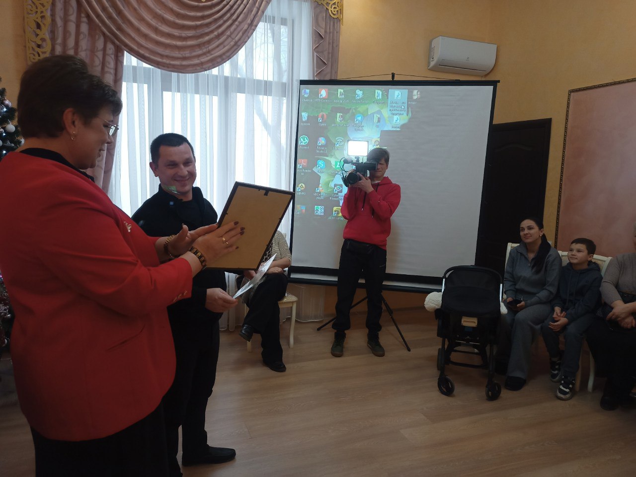 Алуштинский городской отдел ЗАГС организовал теплое и значимое мероприятие для многодетных семей под названием «Статус многодетной семьи в нашем государстве» Алуштинский городской отдел ЗАГС организовал теплое и значимое мероприятие для многодетных семей под названием «Статус многодетной семьи в нашем государстве»