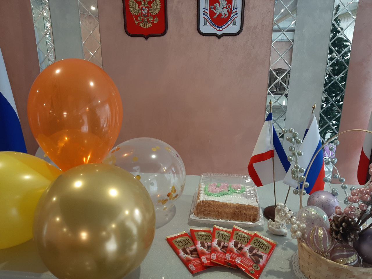 Мы продолжаем рассказывать о замечательных торжествах, которые наши отделы ЗАГС проводили для многодетных семей вчера, в праздничный день, ведь День многодетной семьи в Республике Крым является важным общественным событием...