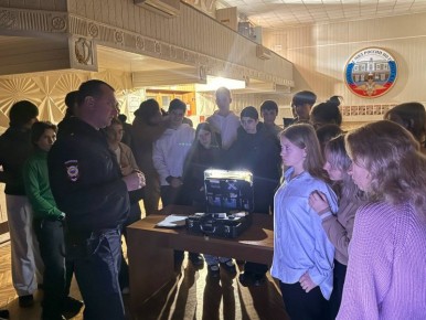 В УМВД России по г. Ялте состоялся День открытых дверей для студентов и учеников старших классов