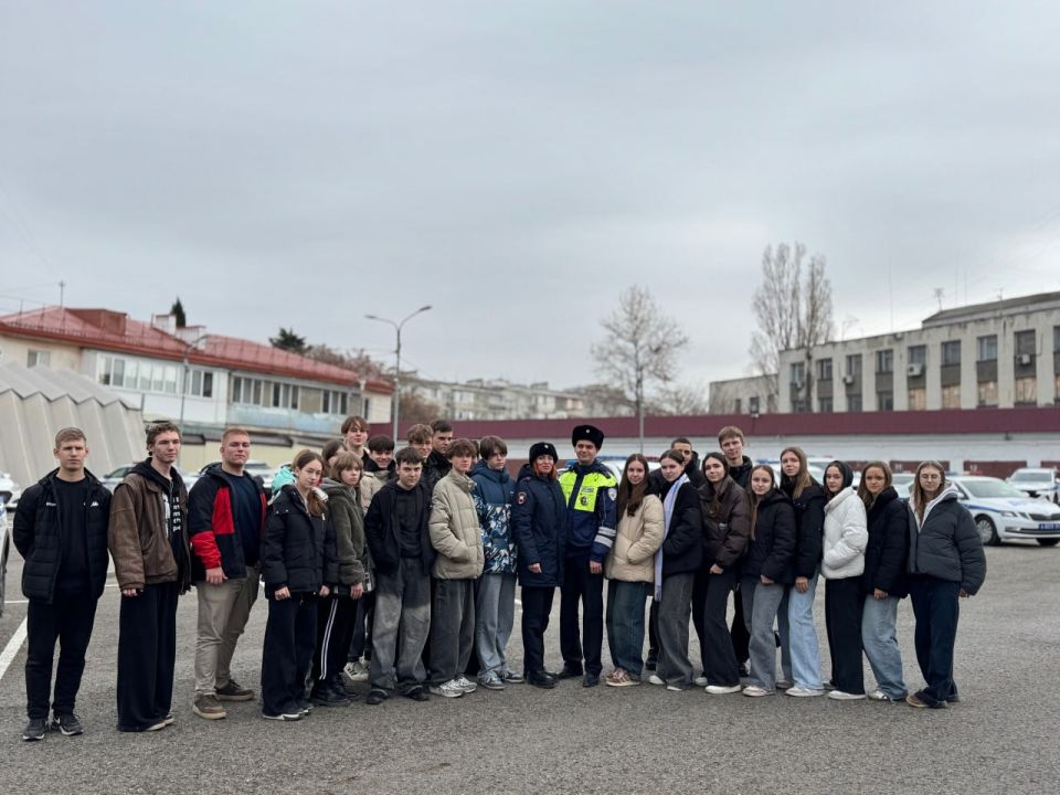 «Изнутри службы». Часть третья: как старшеклассники Севастополя знакомятся с работой Госавтоинспекции