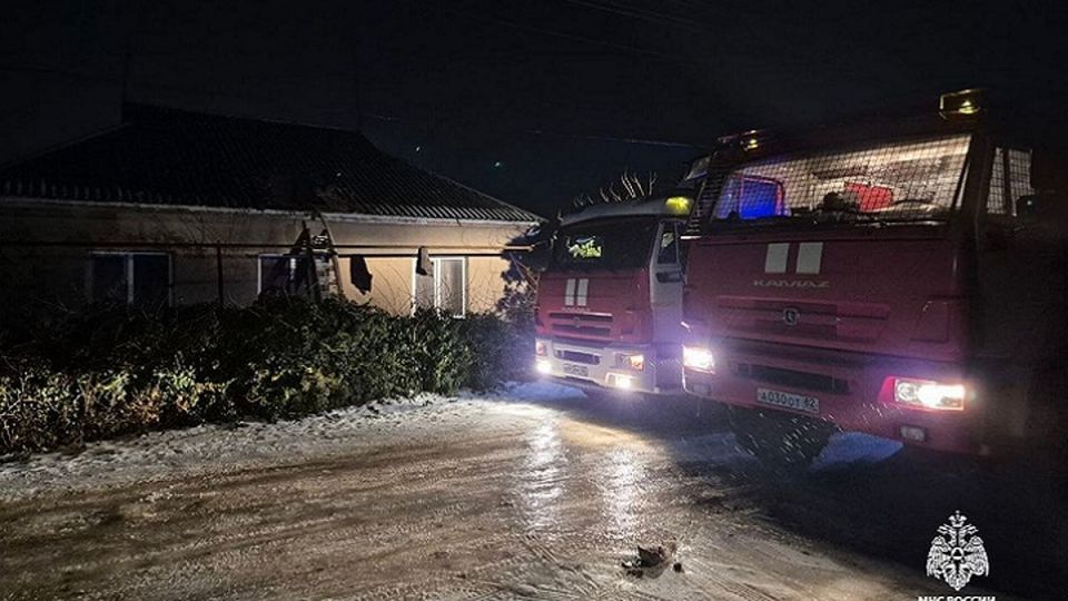В Сакском районе сгорел дом: два человека погибли