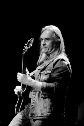 Умер бывший гитарист группы "Любэ" Юрий Рыманов