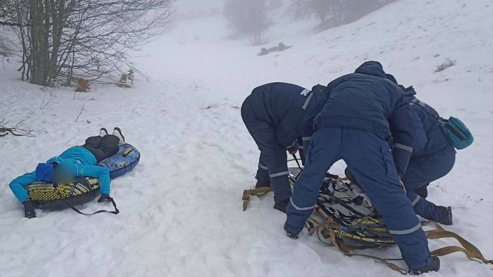 Две девушки пострадали во время катания на «ватрушке» в Крыму