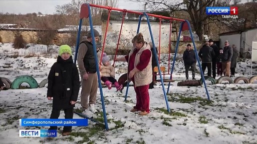 Детская площадка в селе Лесноселье пришла в негодность, жители опасаются, что их дети могут травмироваться на ней