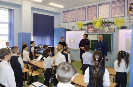 Прокурор республики Олег Камшилов встретился со старшеклассниками муниципального бюджетного образовательного учреждения «Первый Крымский Лицей»