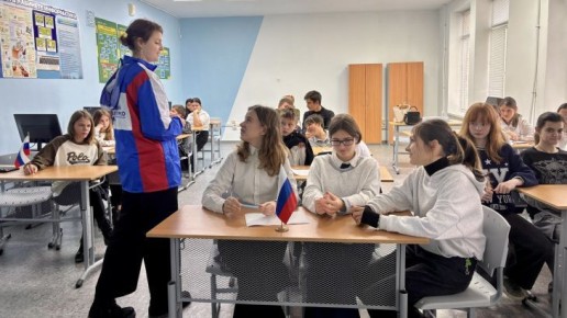 Студотряды Крыма провели уроки и уборку в Заозёрненской средней школе № 10 города Евпатории