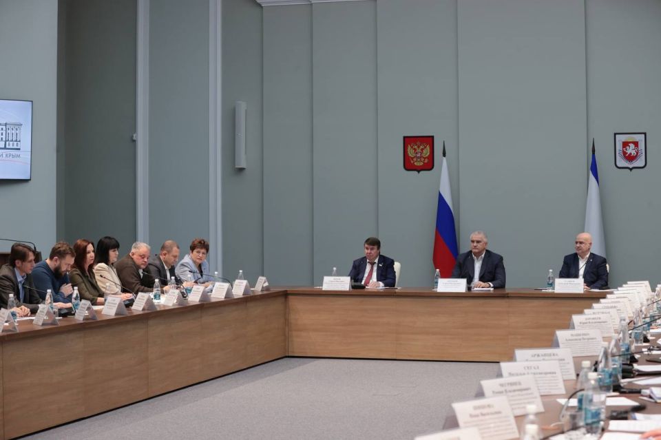 Альберт Куршутов: Принял участие в заседании Совета по вопросам использования русского языка и совершенствования внутренней языковой политики в Республике Крым под председательством Главы Республики Сергея Валерьевича...