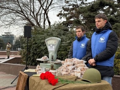 В Керчи на центральной площади прошла всероссийская акция памяти «Блокадный хлеб»